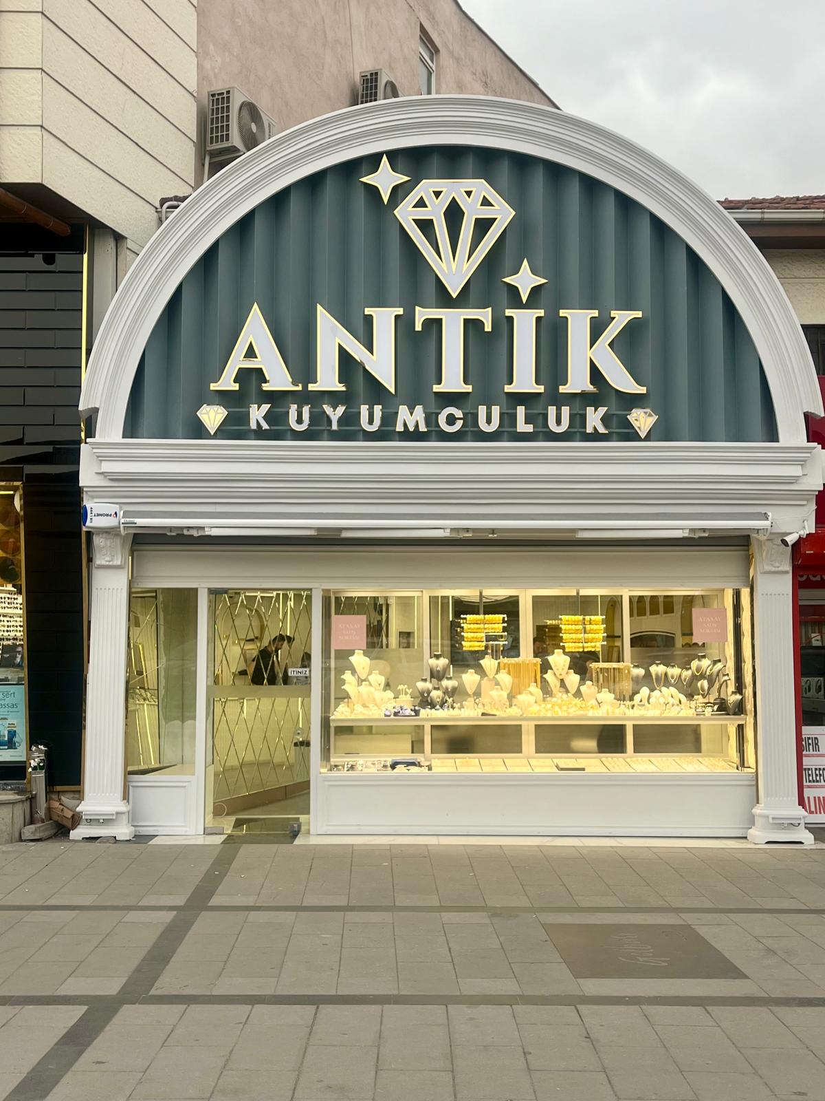 Antik Kuyumculuk Mağaza Vitrini